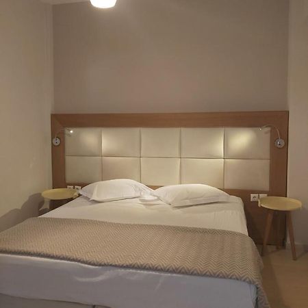 Villa Roussa City Center ฟิรา ภายนอก รูปภาพ